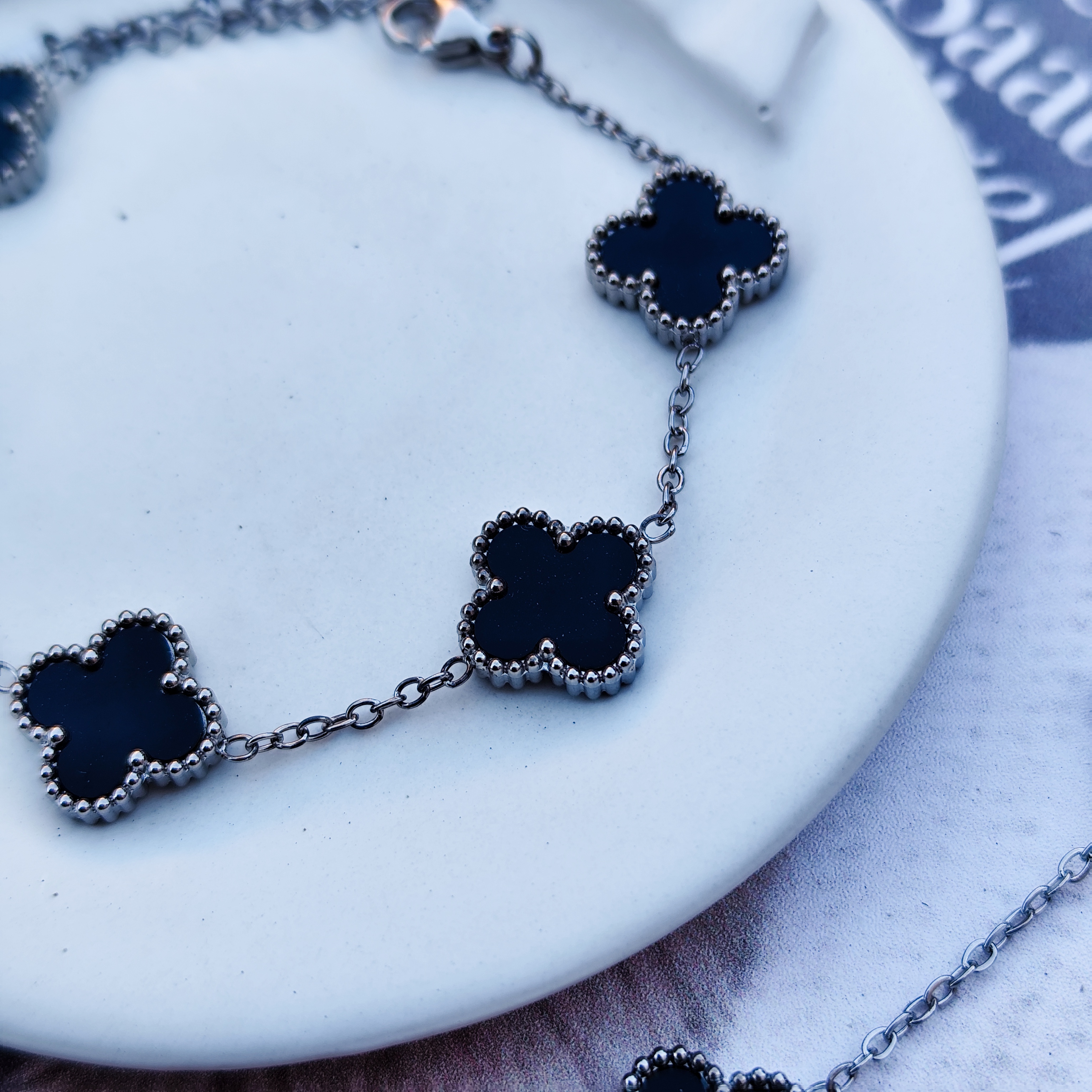 دستبند ونکلیف مشکی